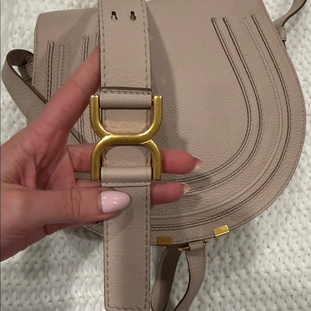 Chloe Marcie medium saddle crossbody bag in grained leather - Picture 5 of 7